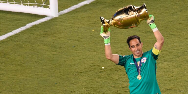 Claudio Bravo Disposto A Deixar A Reforma Para Voltar Ao Barcelona