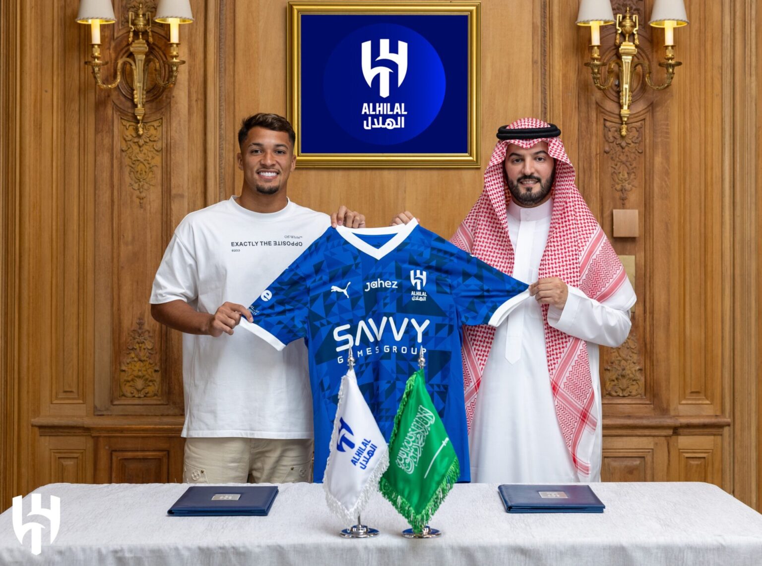 Al Hilal oficializa contratação de Marcos Leonardo