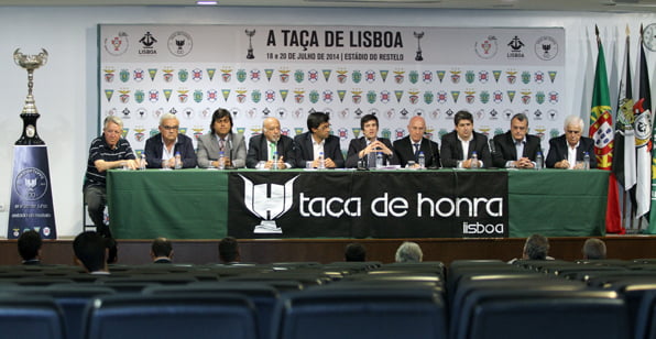 Conferência de imprensa da direção do sporting de bruno de carvalho sobre o jornalismo em Portugal