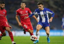 Está na hora da aposta em Vitinha e Fábio Vieira Este lugar do meio-campo podia facilmente ter sido ocupado por Vitinha ou Fábio Vieira. Está na hora da aposta em Vitinha e Fábio Vieira