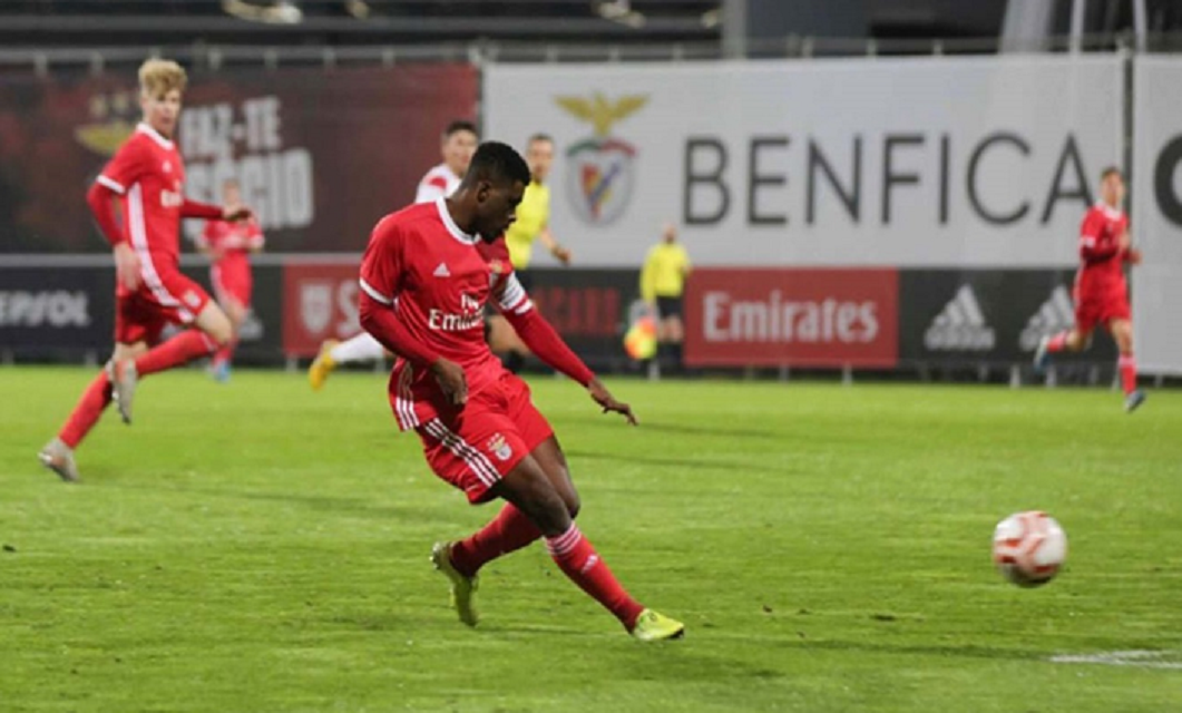 Filipe Cruz tem 18 anos, é lateral direito e capitão da equipa sub-23 do SL Benfica e um dos destaques da Liga Revelação 2020/2021.