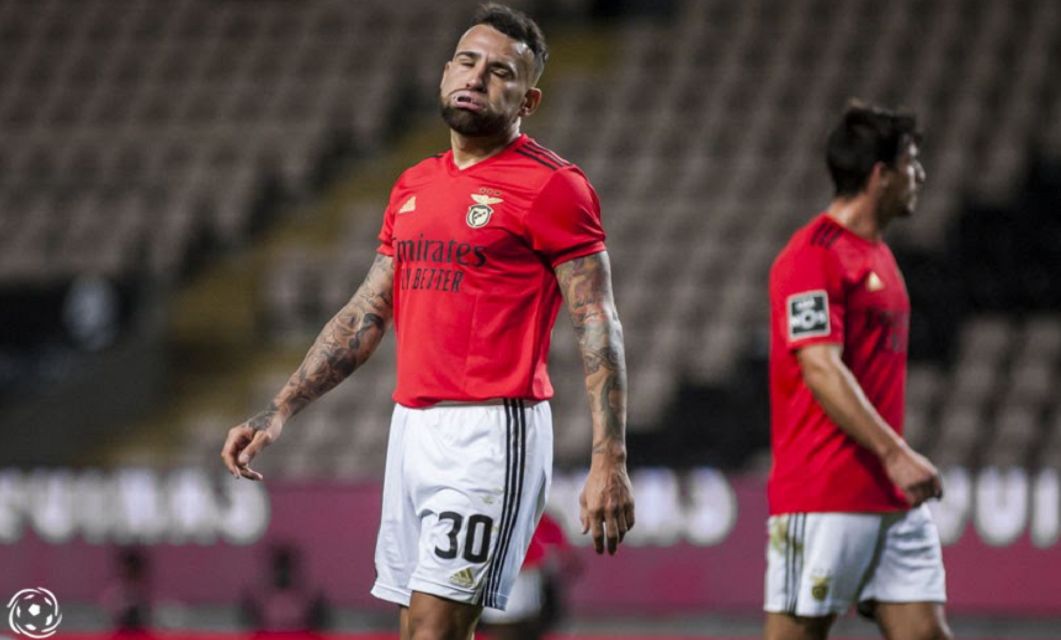 SL Benfica e Jorge Jesus têm tido semanas complicadas, após três jogos consecutivos a sofrer três golos e sem conseguir vencer.