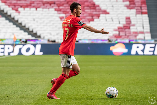 Diogo Gonçalves foi expulso no primeiro jogo do SL Benfica na Primeira Liga 2021/2022