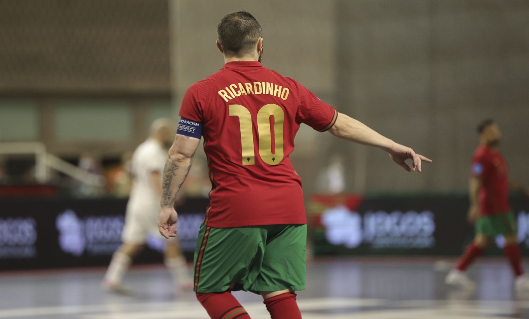 Zicky Té eleito o melhor jogador do Europeu de futsal