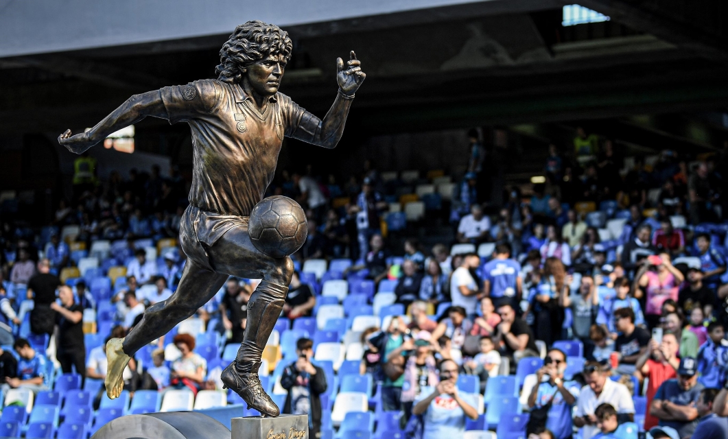 Diego Armando Maradona estátua