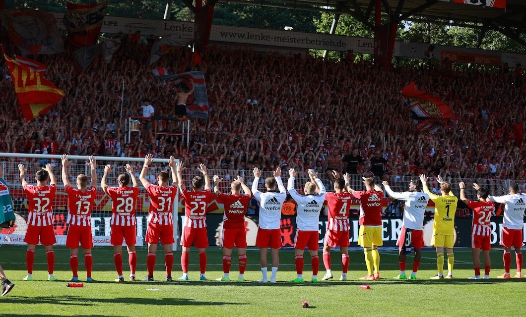 Jogo do grupo do SC Braga esteve interrompido devido a confrontos nas bancadas Liga Alemã