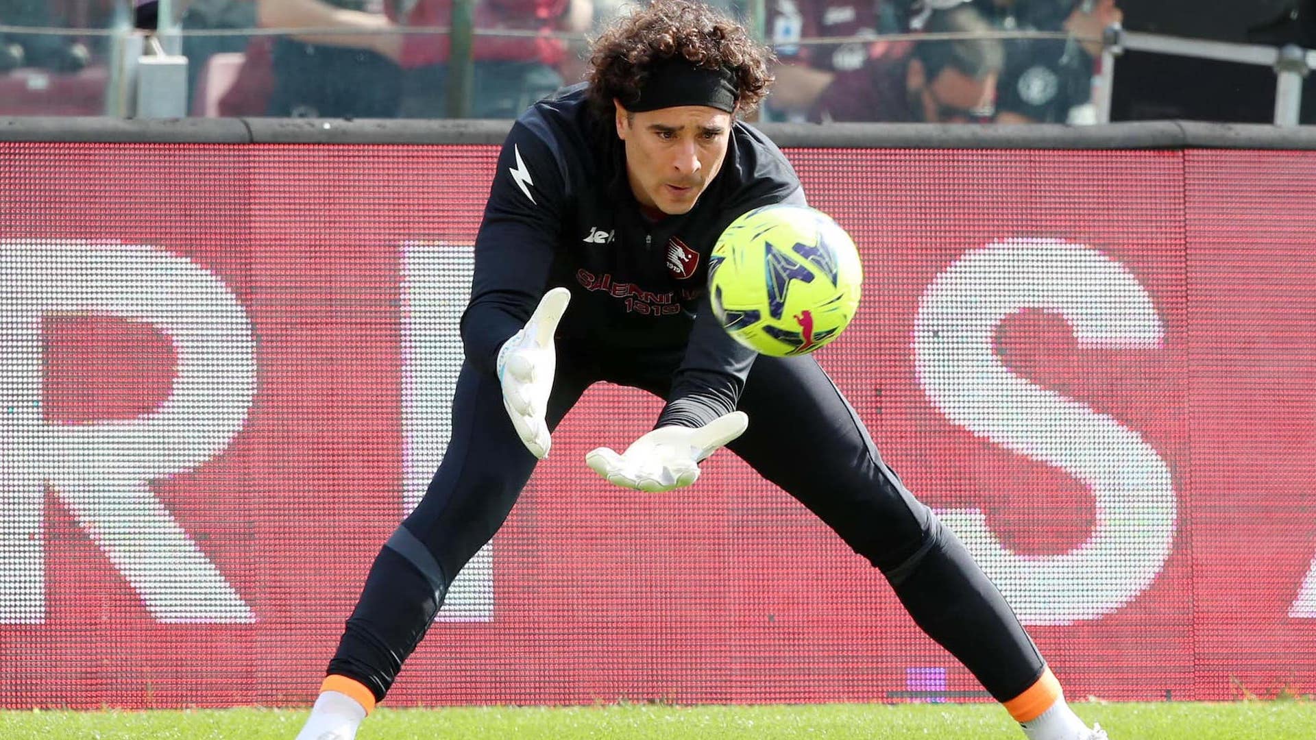 Avs Sad Já Oficializou As Contratações De Guillermo Ochoa E Rodrigo Ribeiro