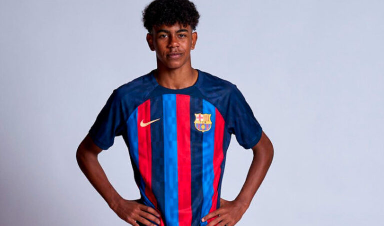 Lamine Yamal torna-se no mais jovem de sempre a ser titular no FC Barcelona