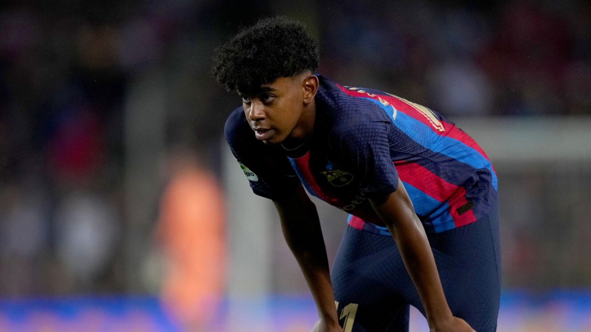 Lamine Yamal, de 15 anos, se torna o jogador mais jovem a estrear pelo  Barcelona