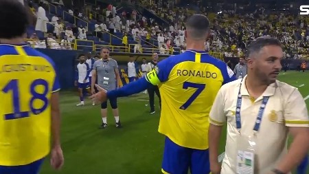 Cristiano Ronaldo protesta com o treinador