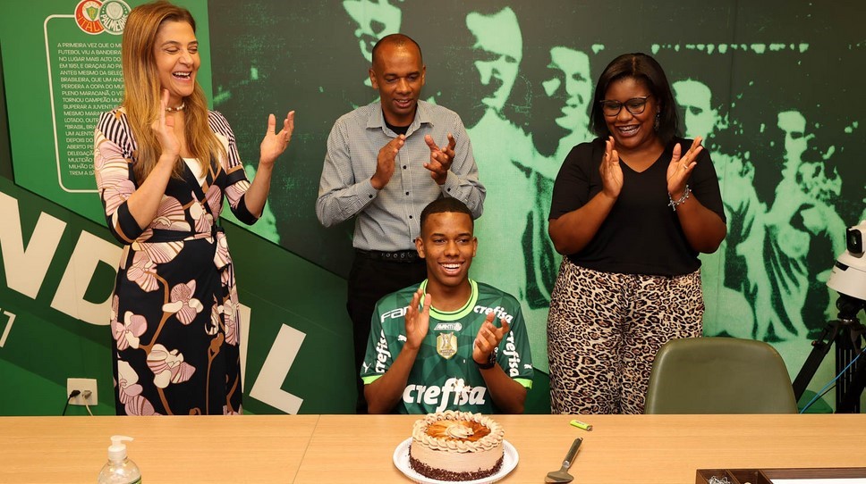 Estevão/Messinho renova contrato com o Palmeiras