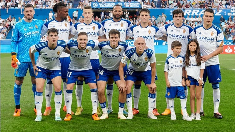 Giuliano Simeone e jogadores do Zaragoza