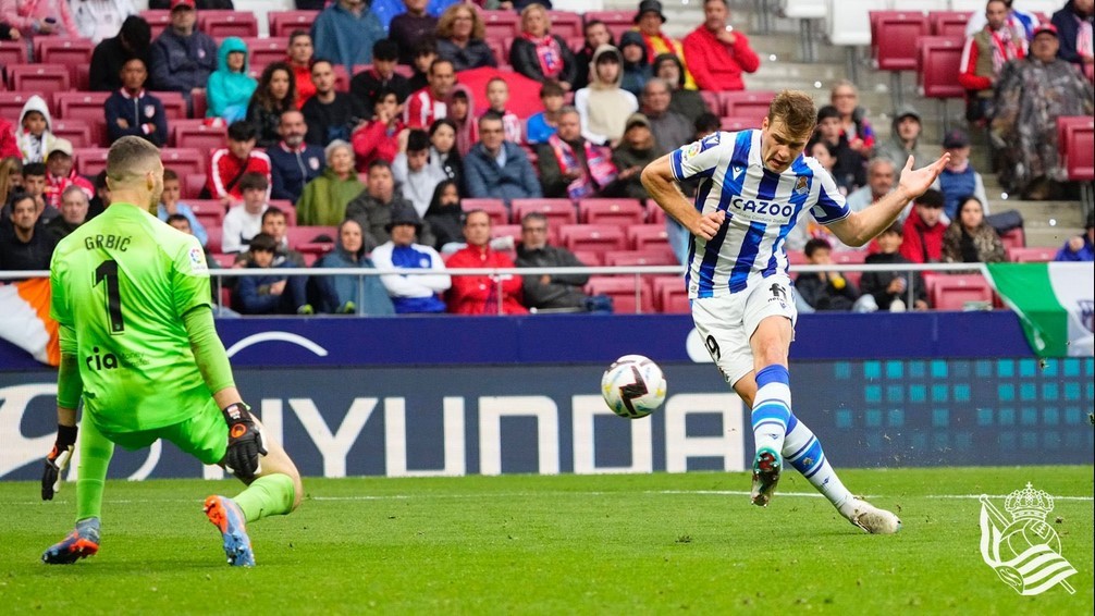 Sorloth marca golo a Grbic no Real Sociedad Atlético de Madrid