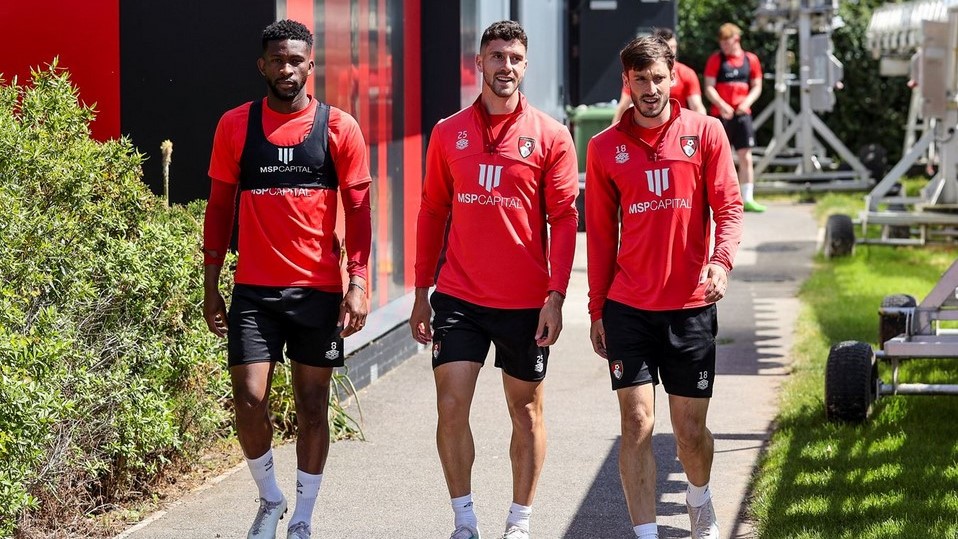 Jogadores do Bournemouth a ir treinar