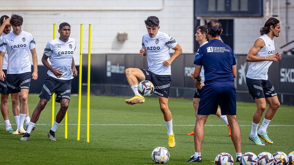 Jogadores do Valencia, Samuel Lino, Cavani e André Almeida, Liga Espanhola