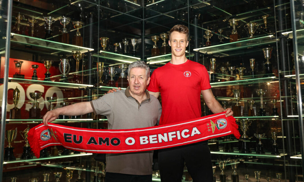 Pearson Eshenko SL Benfica