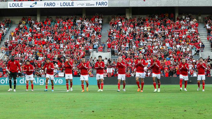 Jogadores do Benfica antes do jogo com o Celta de Vigo