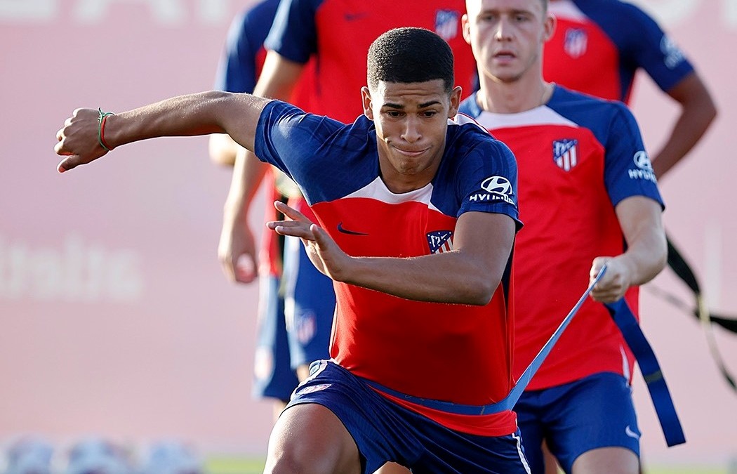 Jogadores do Atlético de Madrid a treinar