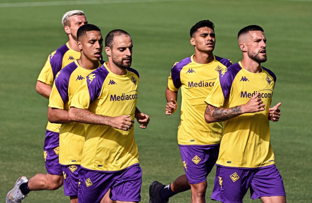 Jogadores da Fiorentina a treinar