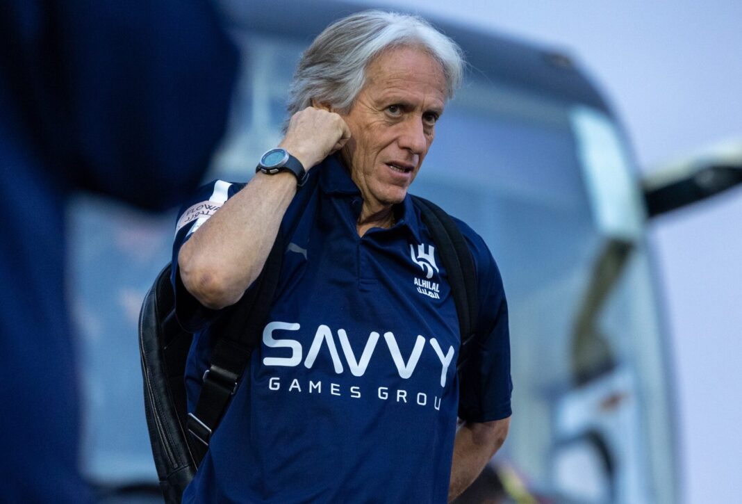 Jorge Jesus antes do jogo com o Al Hilal