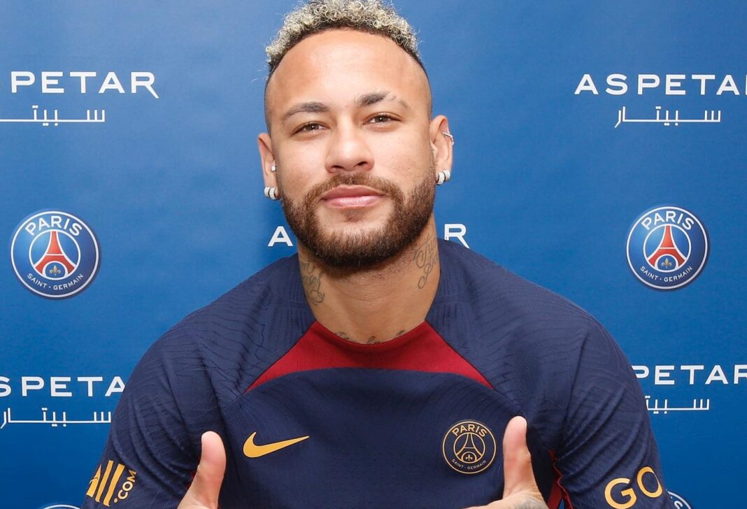 Neymar nos testes médicos pelo PSG