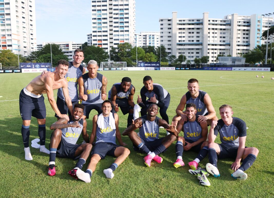 Jogadores do Tottenham em Singapura