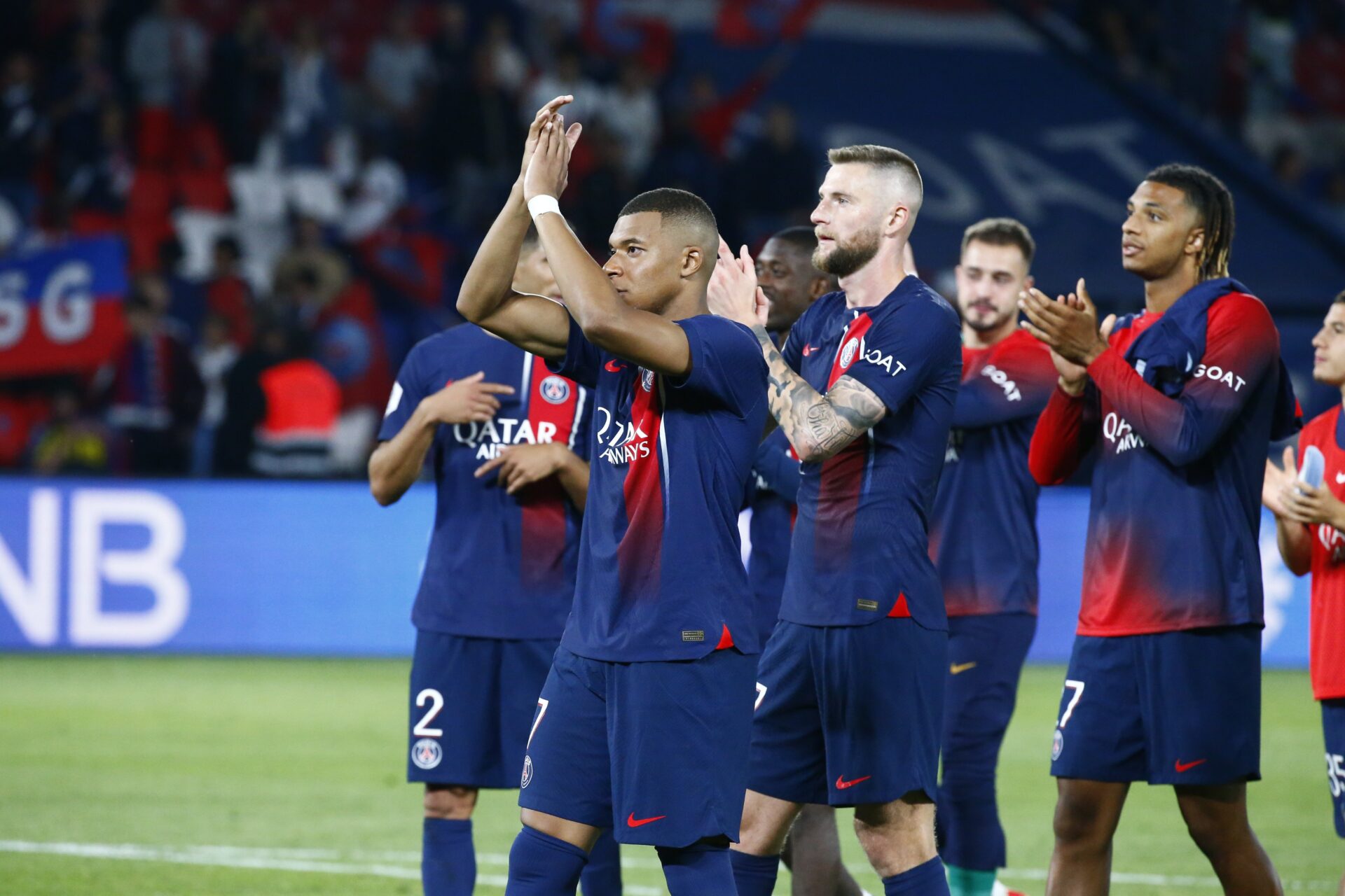 Paris Saint-Germain meldet Mittelfeldspieler und Stürmer nicht in der Champions League