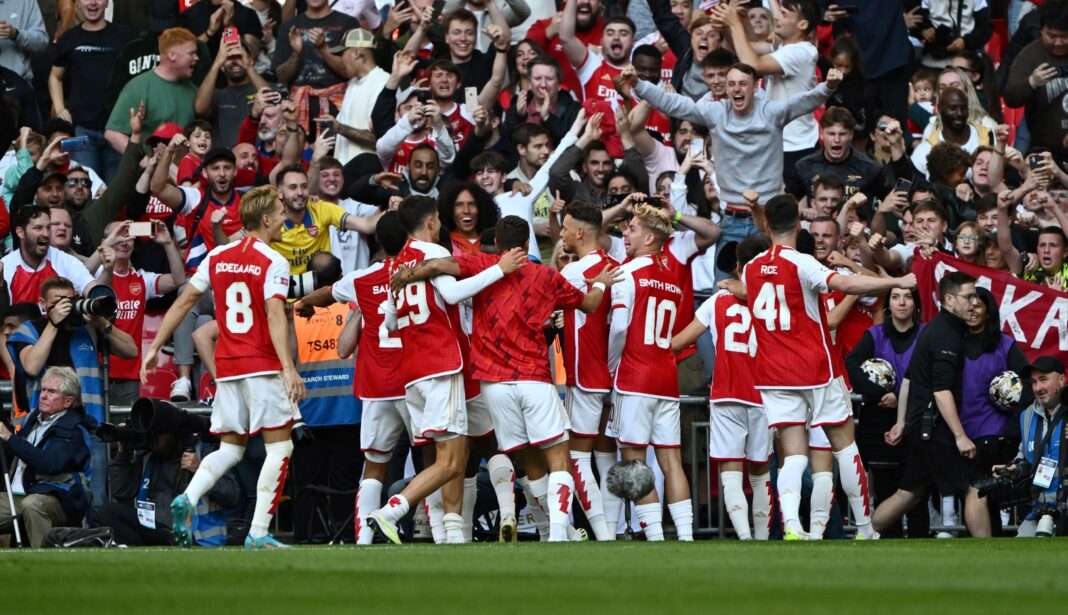 Jogadores do Arsenal a celebrar um golo