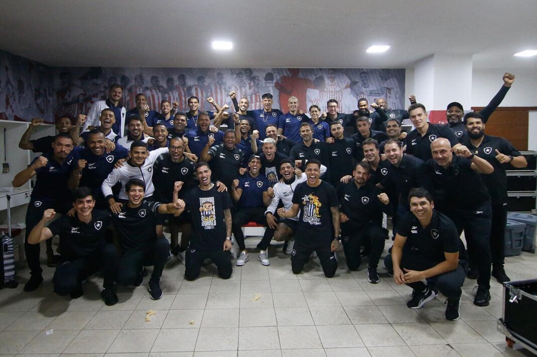 Botafogo jogadores a celebrar no balneário