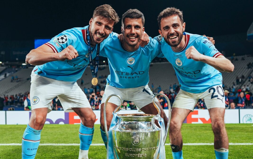 Manchester City jogadores com a champions Rodri, Rúben Dias e Bernardo Silva