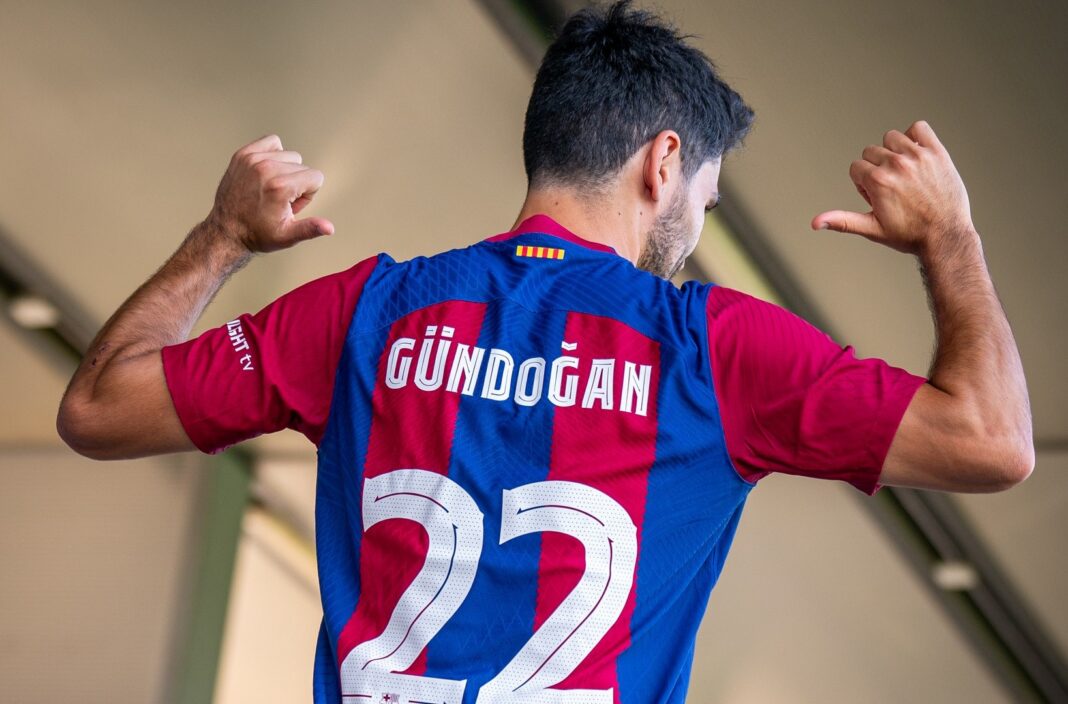 Ilkay Gundogan com a camisola 22 no Barcelona