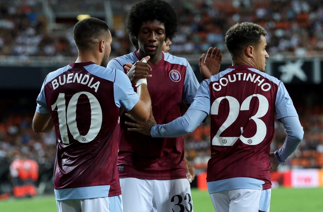Jogadores do Aston Villa a celebrar um golo Buendia e Coutinho