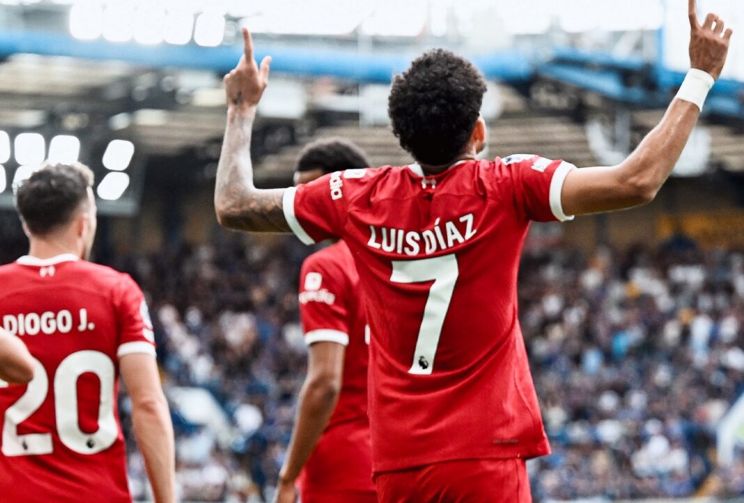 Jogadores do Liverpool a celebrar golo Luis Díaz e Diogo Jota