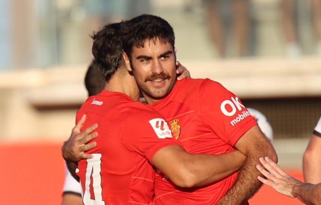 Jogadores do Mallorca a celebrar golo em jogo particular