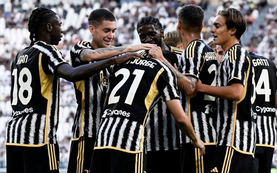 Atletas da Juventus em particular a celebrar um golo