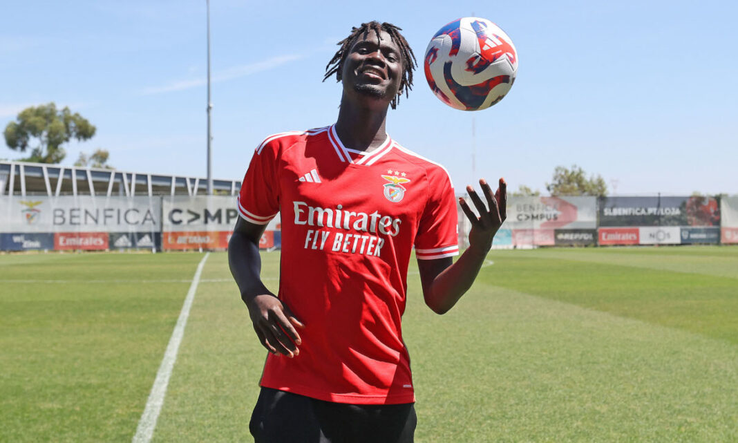 Modibo Keita assina pelos Sub-23 do Benfica