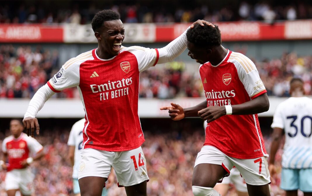 Saka e Nketiah celebram golo do Arsenal