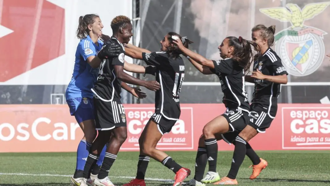 Seleção Nacional A de Futebol Feminino eleita personalidade Bola