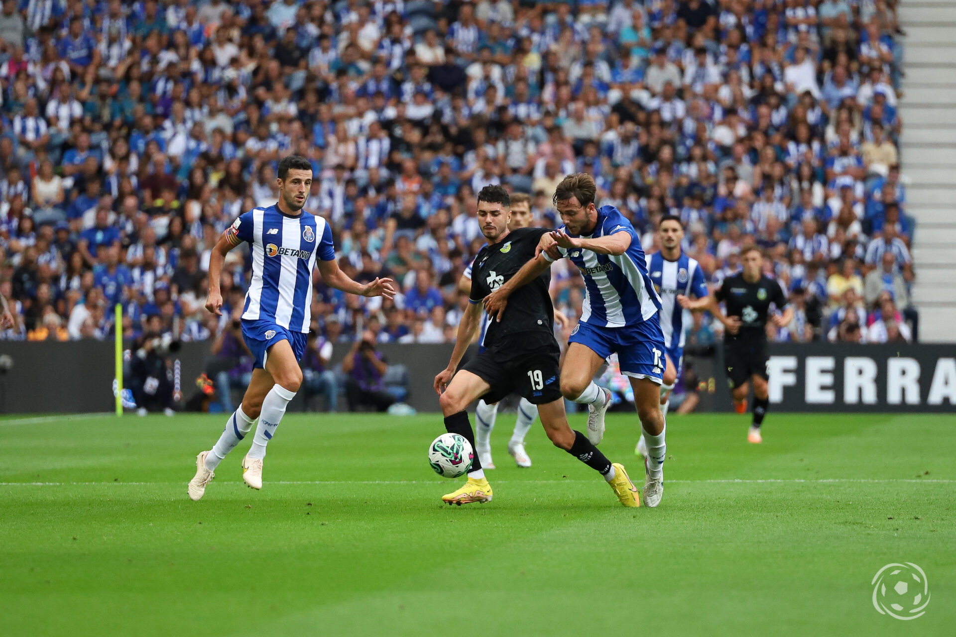 Cancelo: FC Porto? Sou do Benfica, mas agora jogo no Barcelona