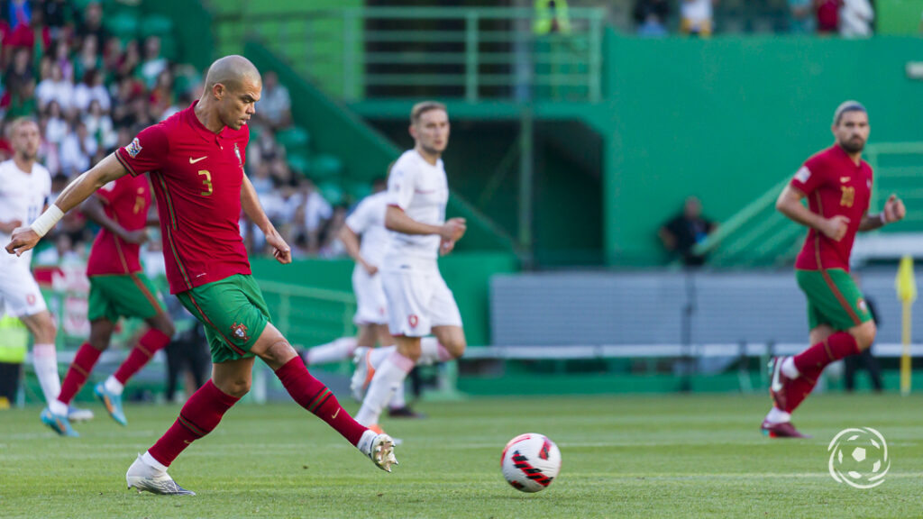 Pepe dá experiência aos centrais portugueses