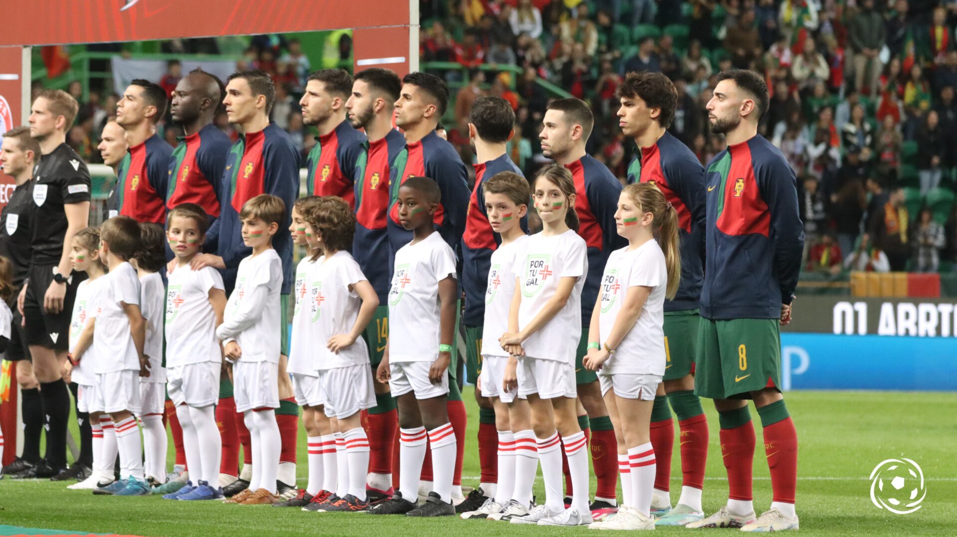 Seleção Nacional A de Futebol Feminino eleita personalidade Bola