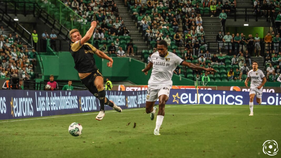 Otávio Ataíde a jogar no Famalicão Sporting