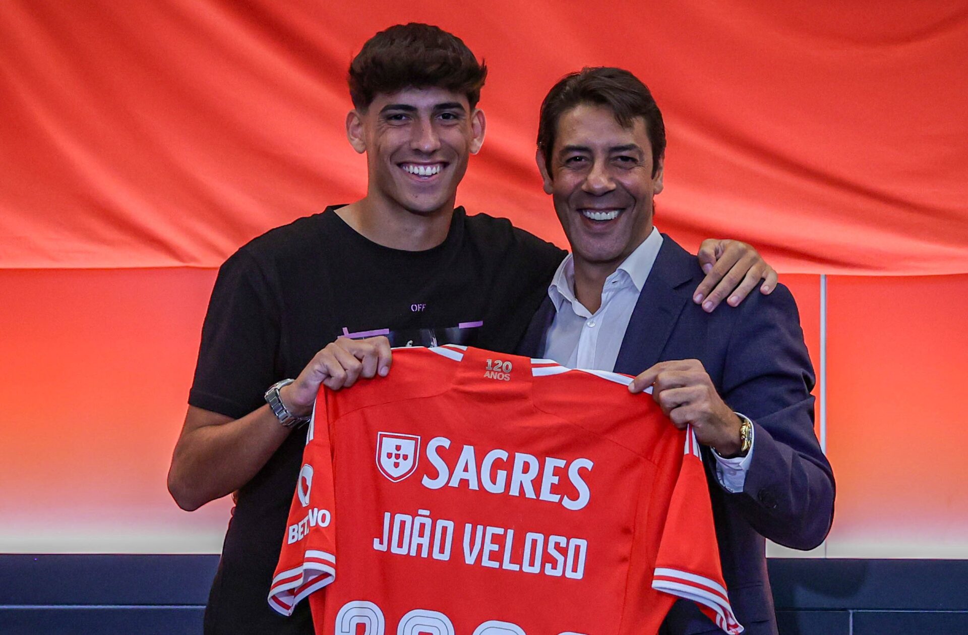 Benfica segura mais uma promessa até 2028 