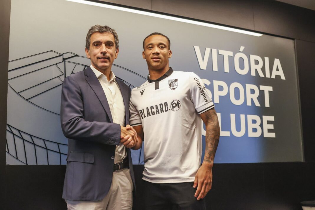 Clinton Udeh Vitória SC