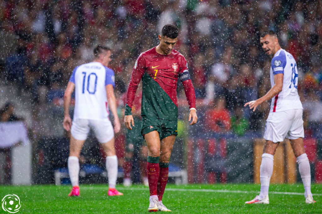 Cristiano Ronaldo bisou por Portugal contra a Eslováquia