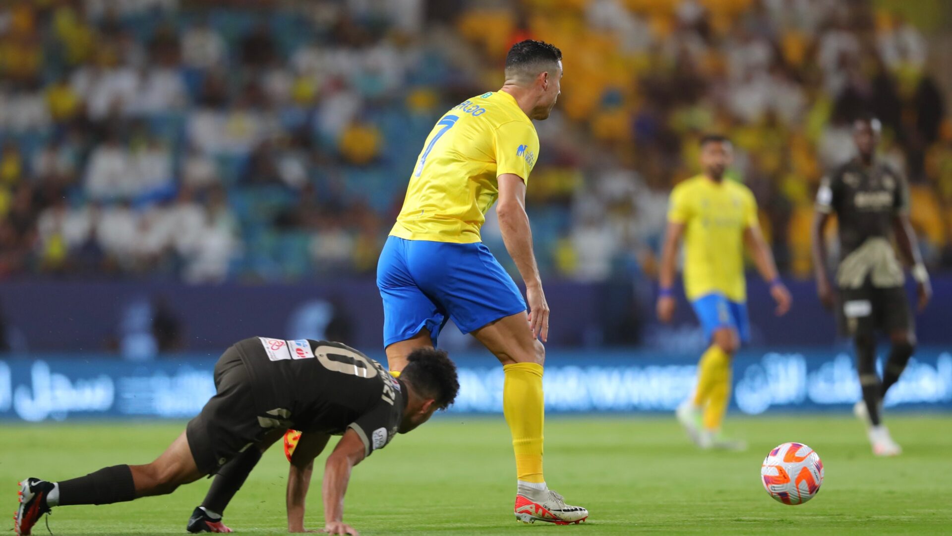 Com gols de Talisca e Cristiano Ronaldo, Al Nassr vence Damac de