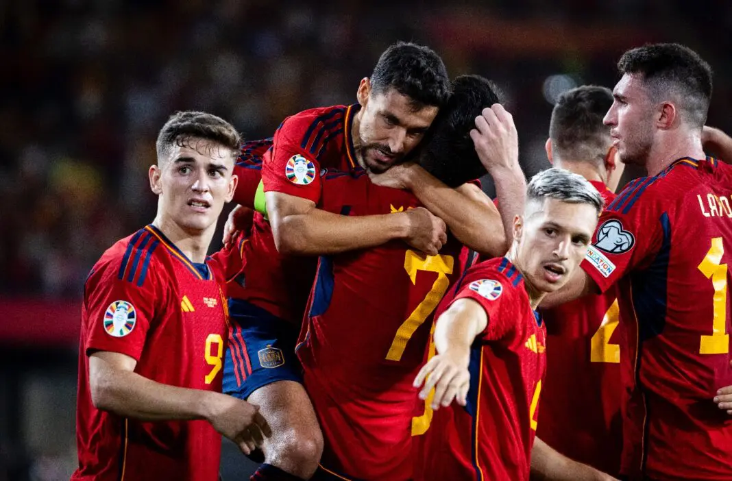 Espanha vence na Noruega e garante apuramento, como Escócia e