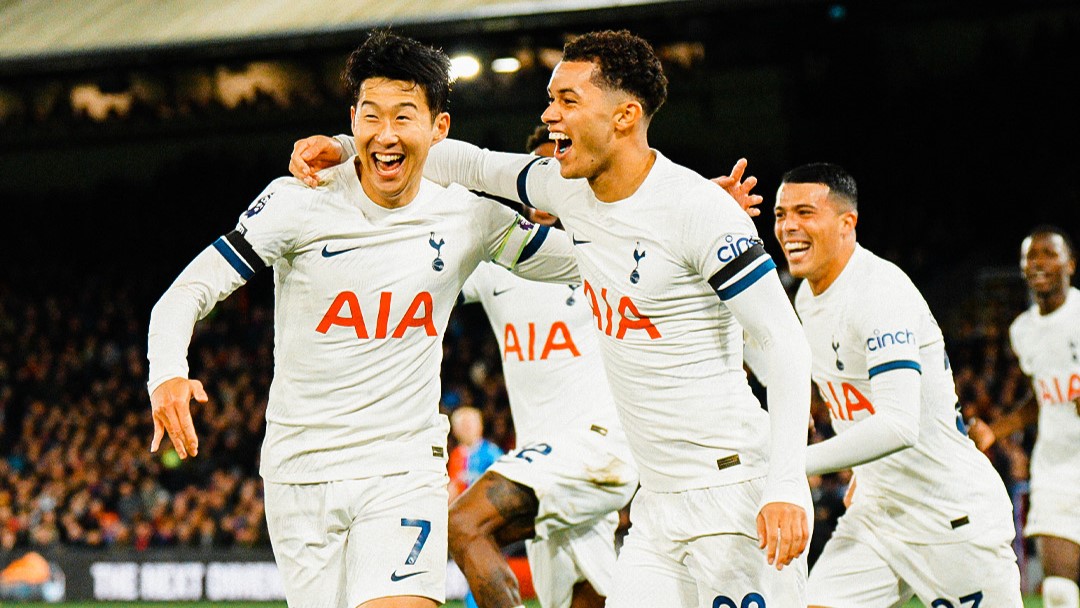 Tottenham vence Crystal Palace e segue líder da Premier League