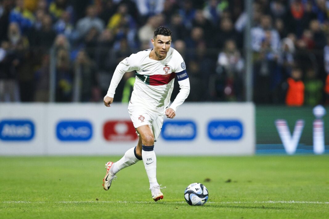 Cristiano Ronaldo a jogar contra a Bósnia