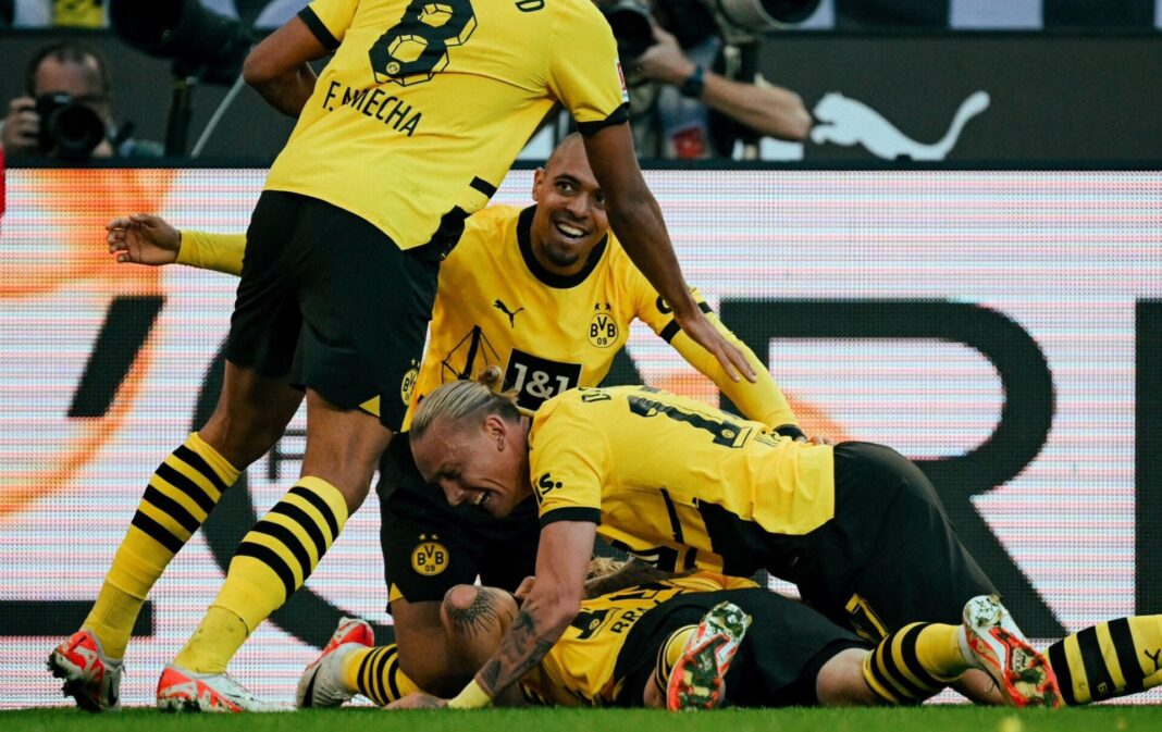 Borussia Dortmund jogadores a celebrar